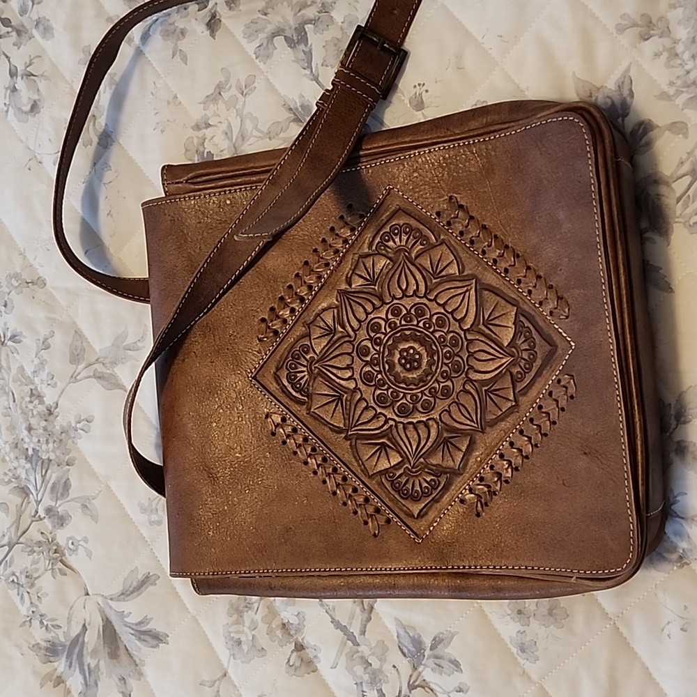 Leaders In Leather Crossbody